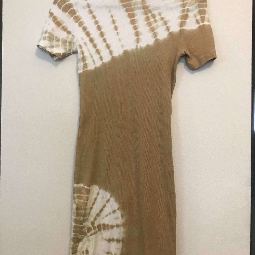 Women's Dress, Color Tan/White, Small.